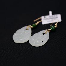 和(hé / huò)田玉喜鵲花牌
